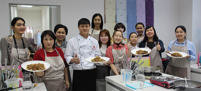 170615_Kazakhstan cooking1_in.jpg